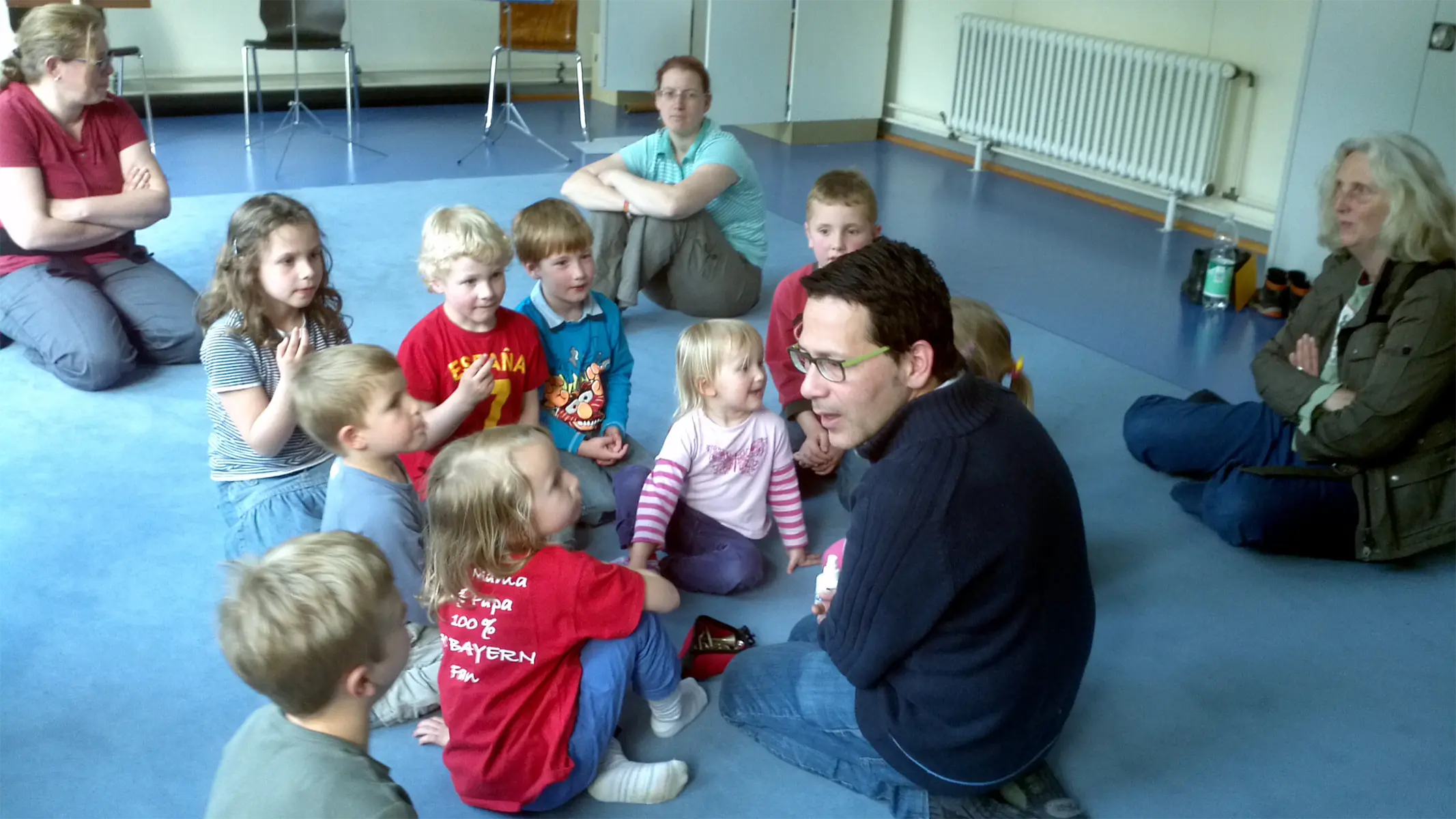 Instrumentenvorstellung am Beispiel Horn für Kinder der Musikalischen Früherziehung, Rheinische Musikschule 2011.