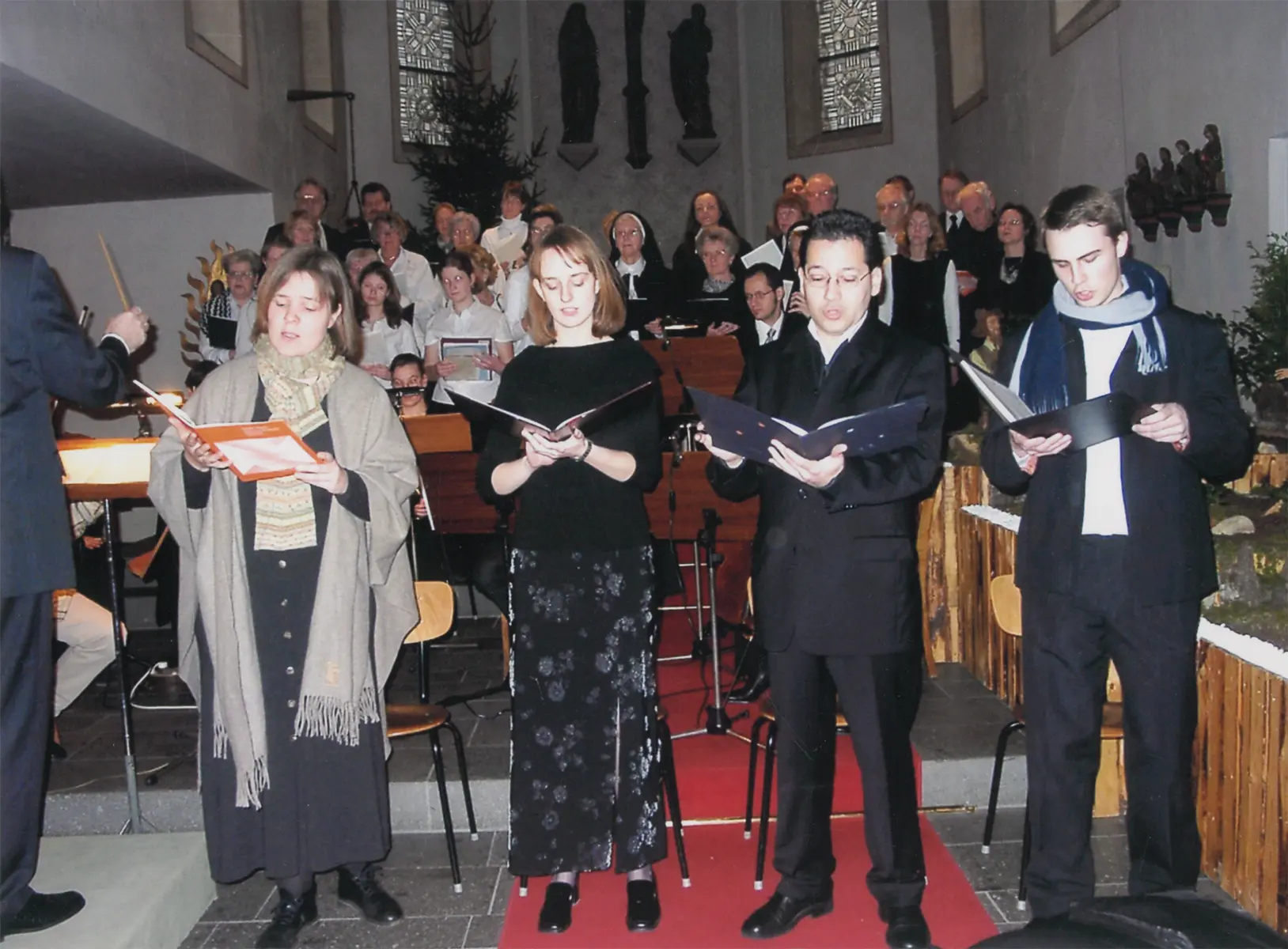 Als Sänger bei einem Konzert in einer Kölner Kirche.