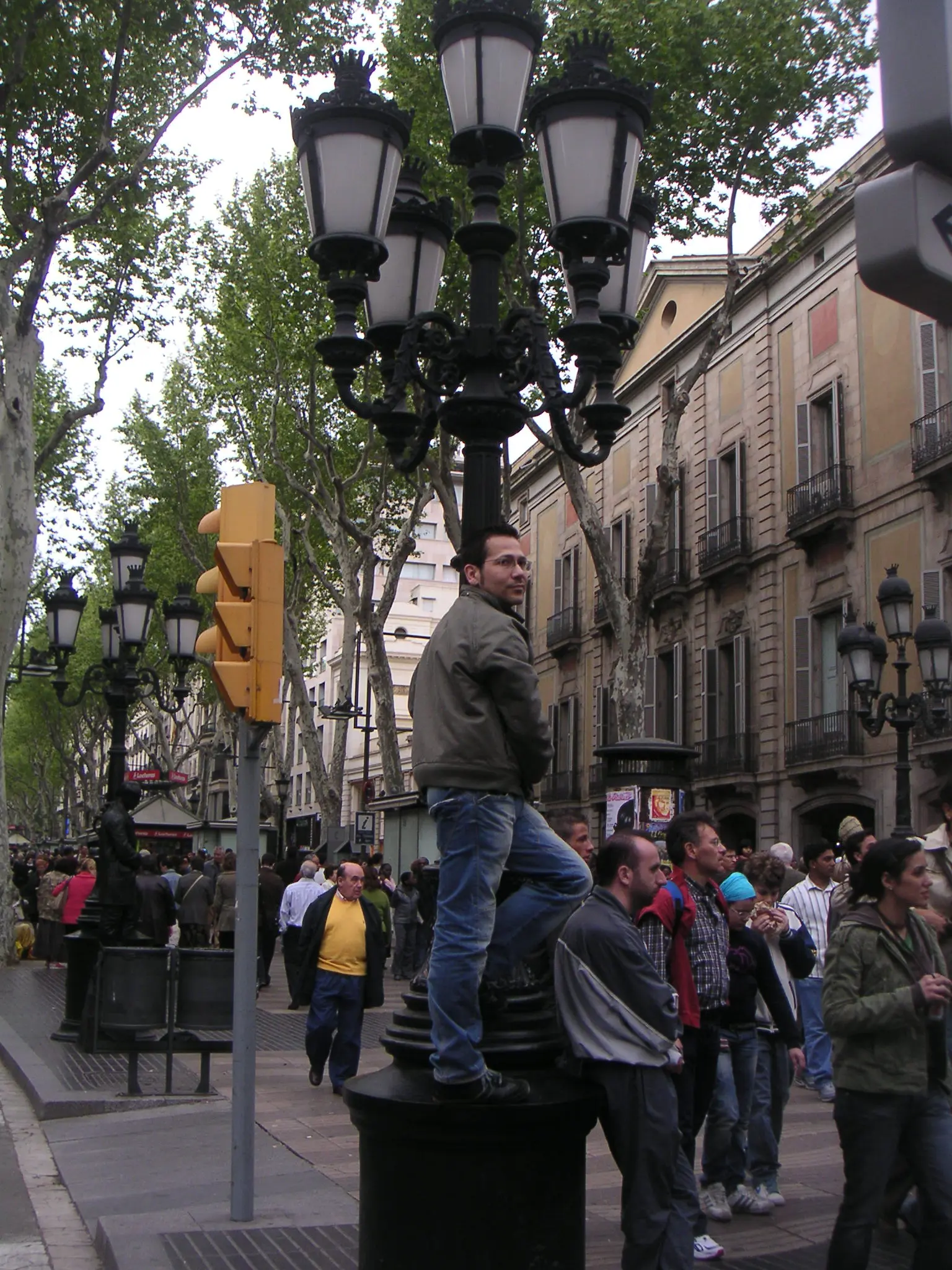 April 2006, guter Blick auf eine Osterprozession in Barcelona